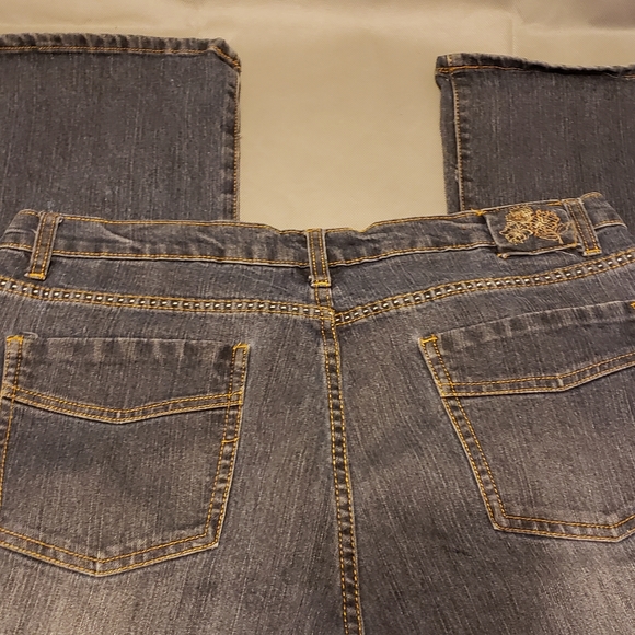 Bogari Jeans  - Embroidered  - 12x31/32 Pre-owned - Picture 8 of 8